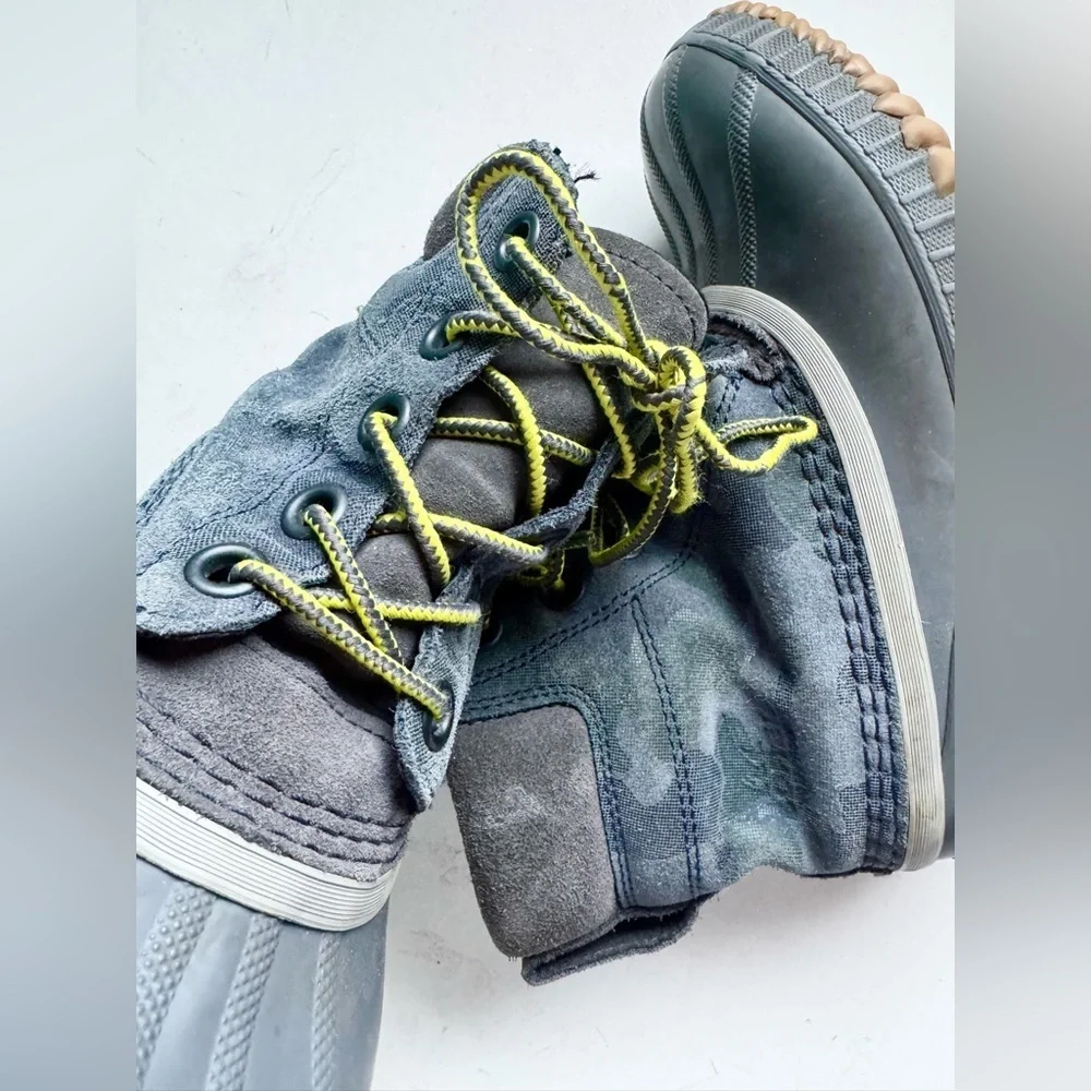Youth Sorel Boots Size 3